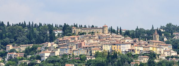 Comment choisir une maison de vacances en Provence avec des cours de cuisine et des randonnées dans les champs de lavande?